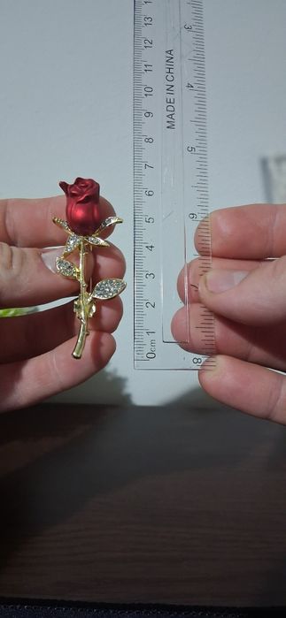 Rose shaped brooch