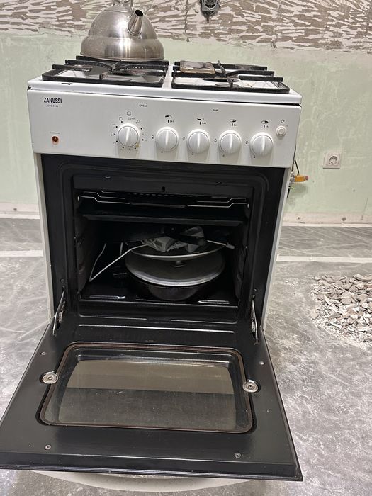 Газовая плита с духовкой