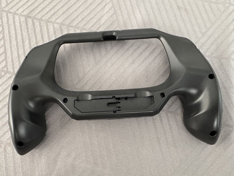 Vând PS Vita Slim Modat – Card 128GB + Grip Ergonomic + Husă