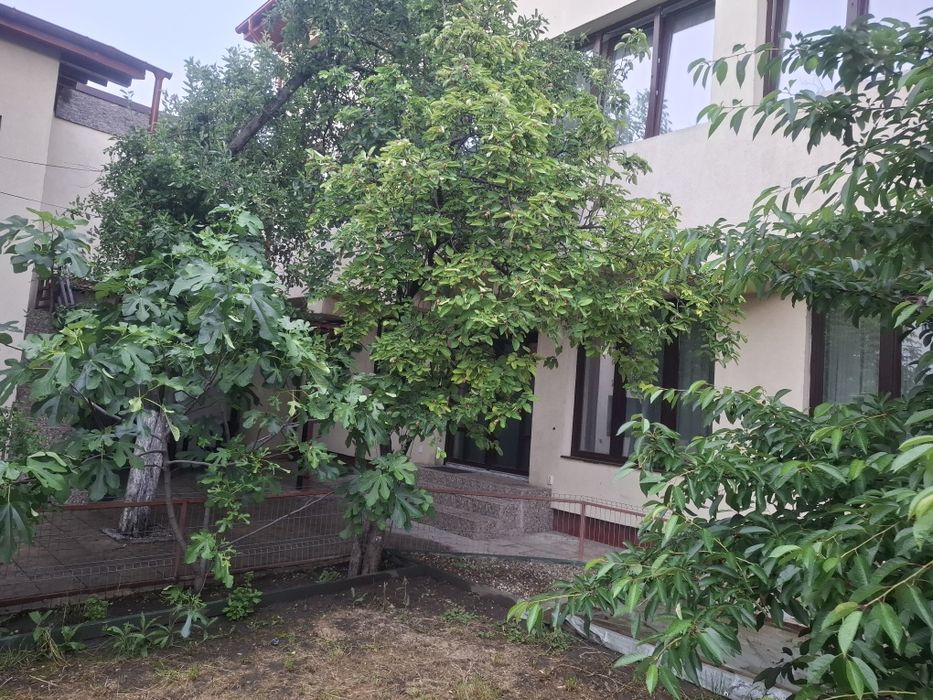 Închiriez vilă (3min de centru )