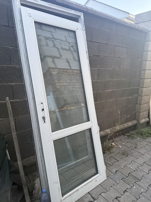 Продам недорого окно раму со стеклами