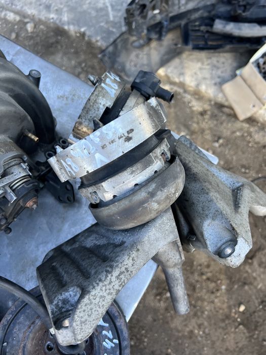 Всмукател Динамо компресор демпферна шайба обтегачи Audi A8 d3 4.2fsi