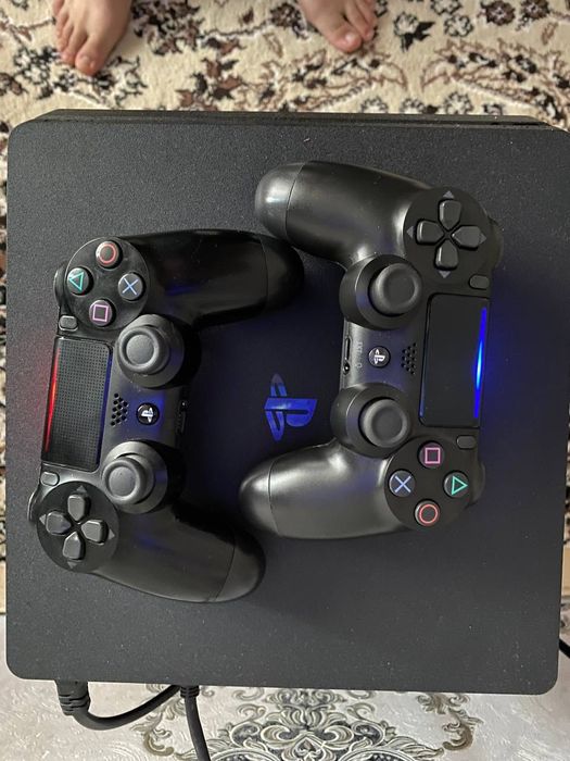 PlayStation 4 slim VIZLOM