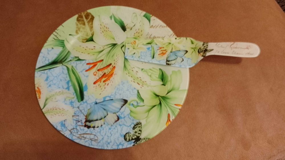 Чиния за торта и шпатула