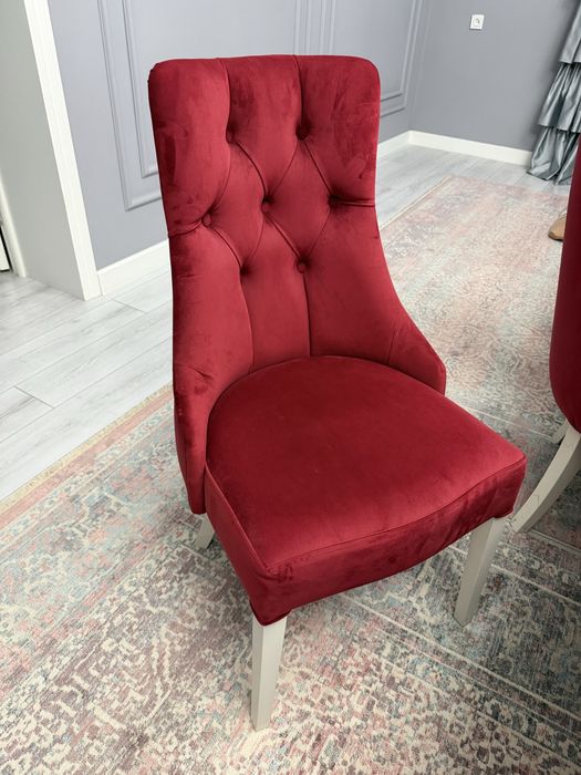 Стол со сиульями