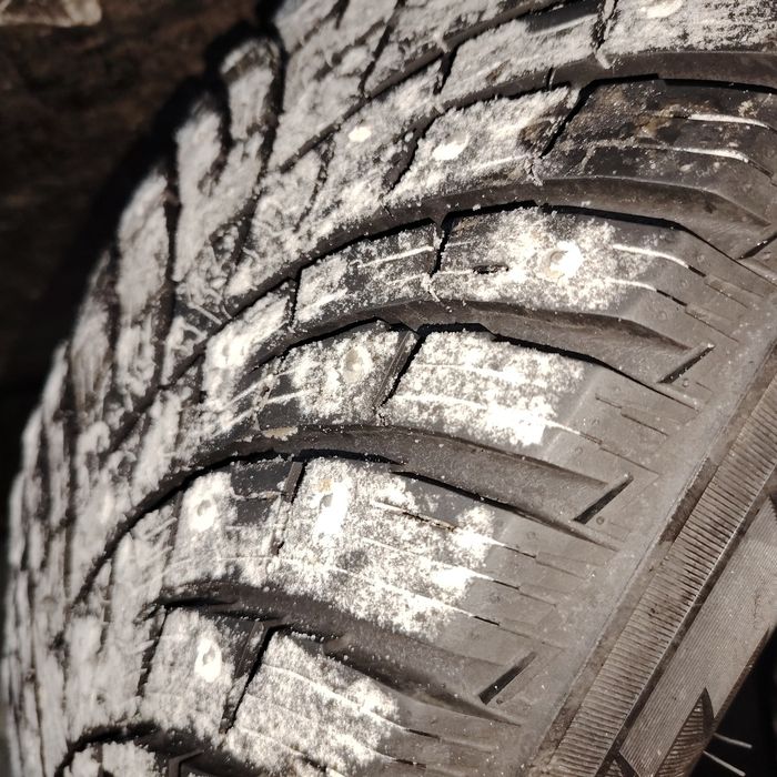 Продам 4 шины зимний Трианжел r18