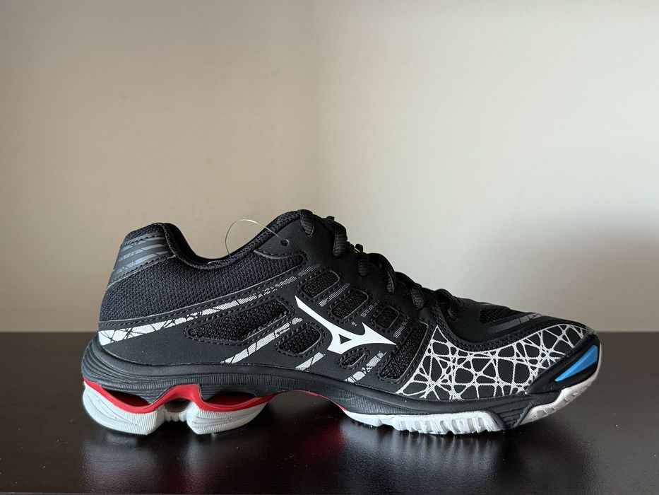 Mizuno Wave Voltage 38номер 24см Стелка Нови с Кутия