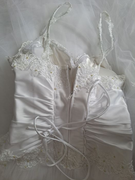 Rochie de mireasa Mirandi, cu voal si crinolina, corset reglabil