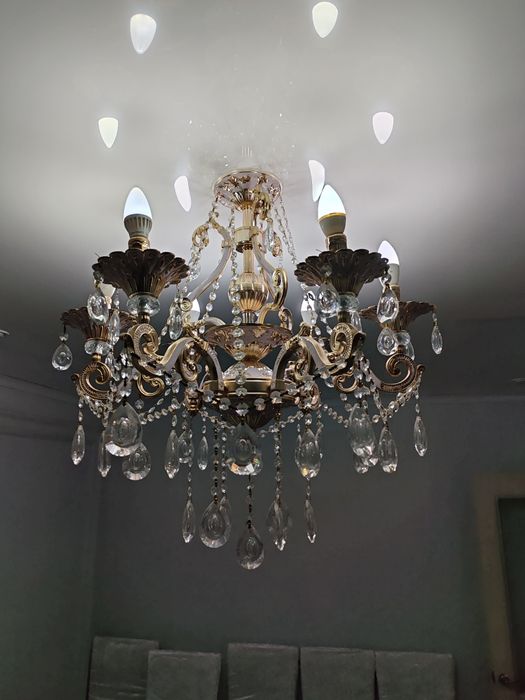 Люстра сатылады.