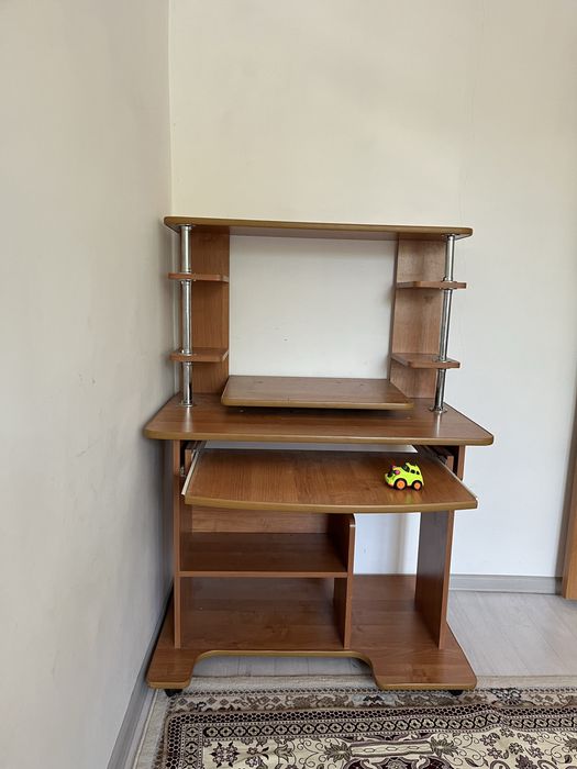 Продам компьютерный стол