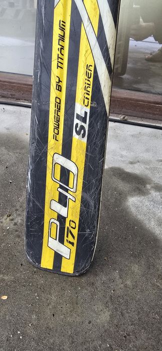 Skiuri Volki si Rossignol cu 1,7 m
