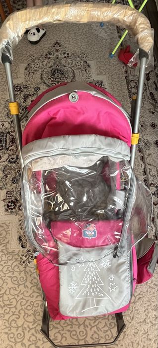 Санки Ника малиновые.