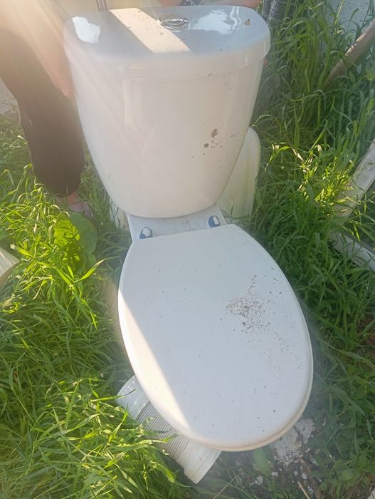Продам унитаз в ванную