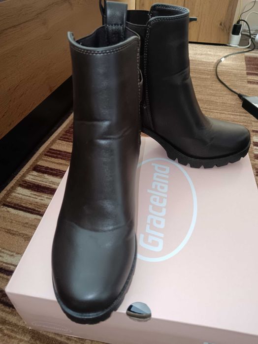 Дамски елегантни боти в кафяв цвтя