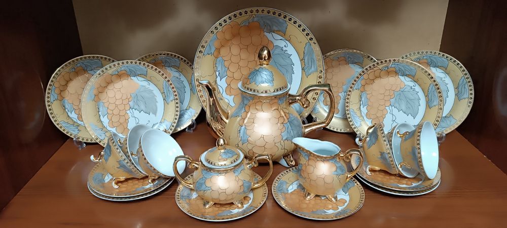 Сервиз  посуда .