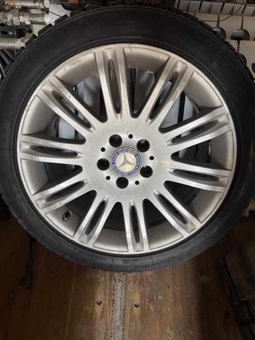 Шины зимние  18 с дисками в хорошем состоянии