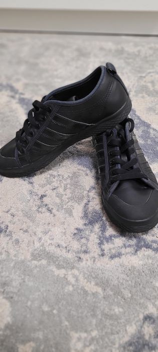 Tenisi Adidas negri