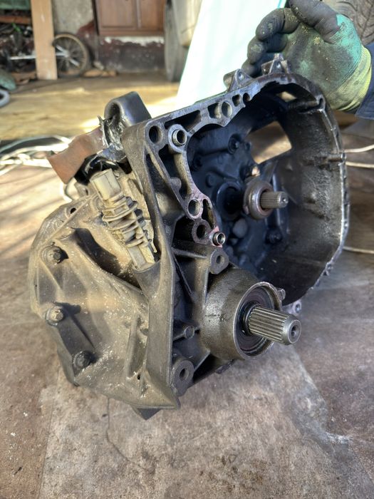 Дачия Лоджи Скоростна кутия 1.6 Бензин