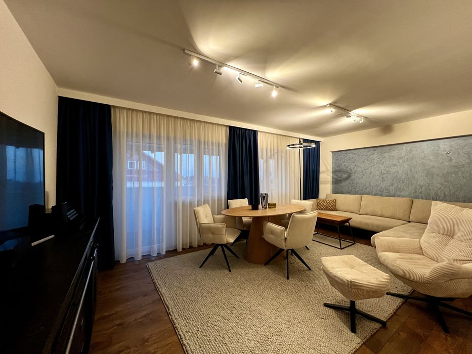 Proprietar- vand apartament 3 camere, 100mp, balcon 25mp, Bd.Traian.