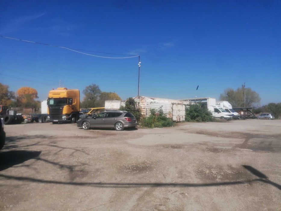 Паркомясто за строителна техника и камиони