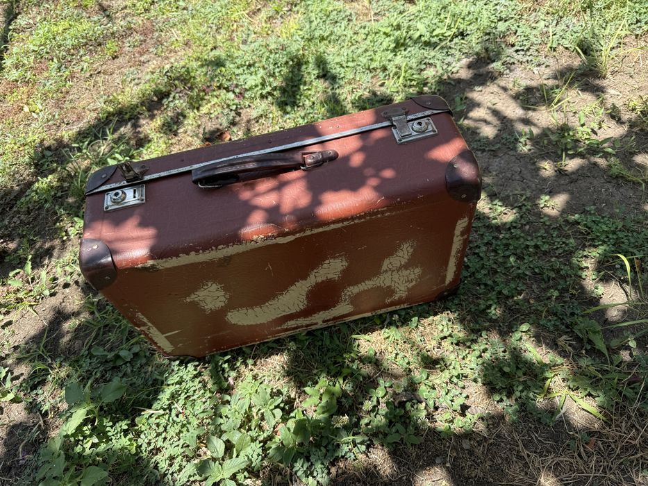 Старинен ретро куфар