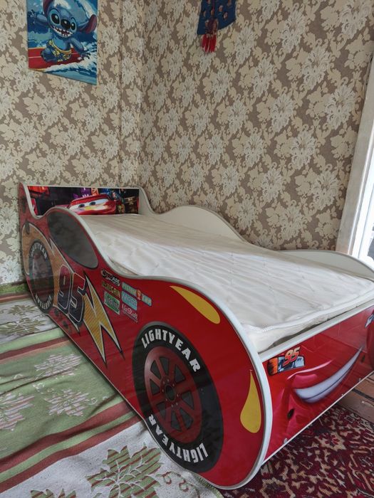 Детская кровать-машина