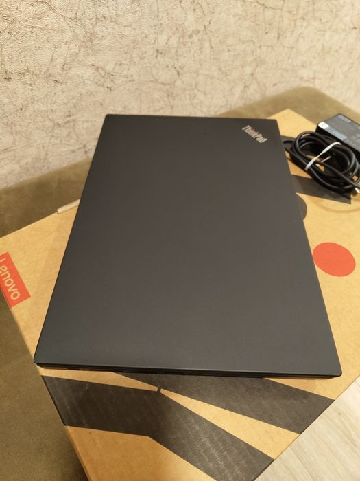 Thinkpad T14 Gen 2, 14" TOUCH, Ryzen 5 Pro, 16Gb, 512Ssd