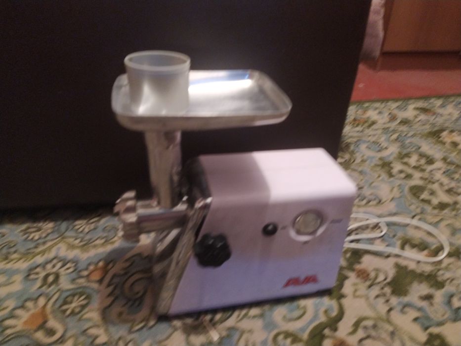 Продам Мясорубку 20000