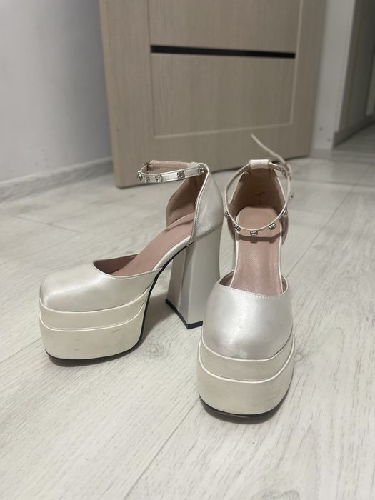 Продам туфли братц