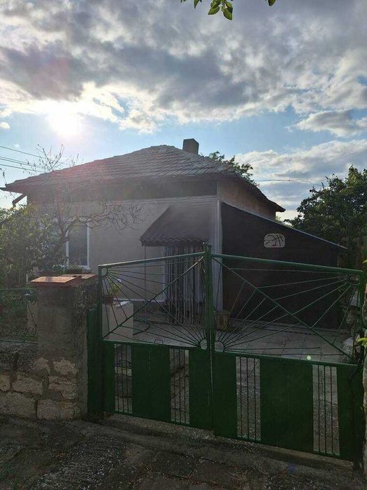 Реновирана къща в Кардам