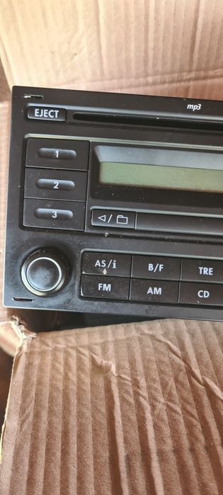 Vând CD Player  MP3 Golf 4 RCD200
