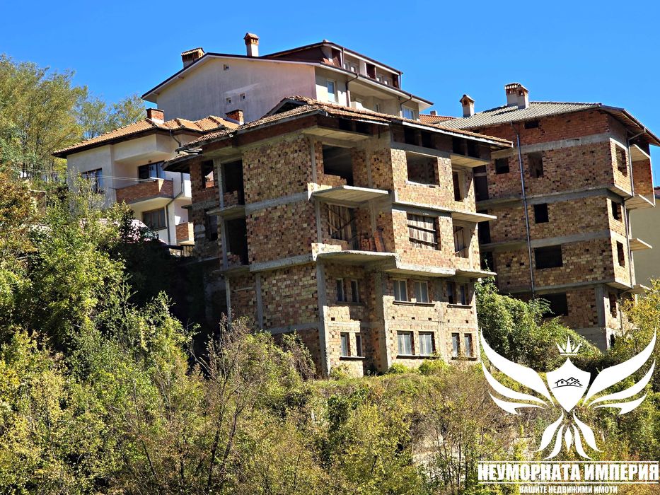 Нова къща с 388кв. РЗП и двор 600кв кв.Устово гр.Смолян