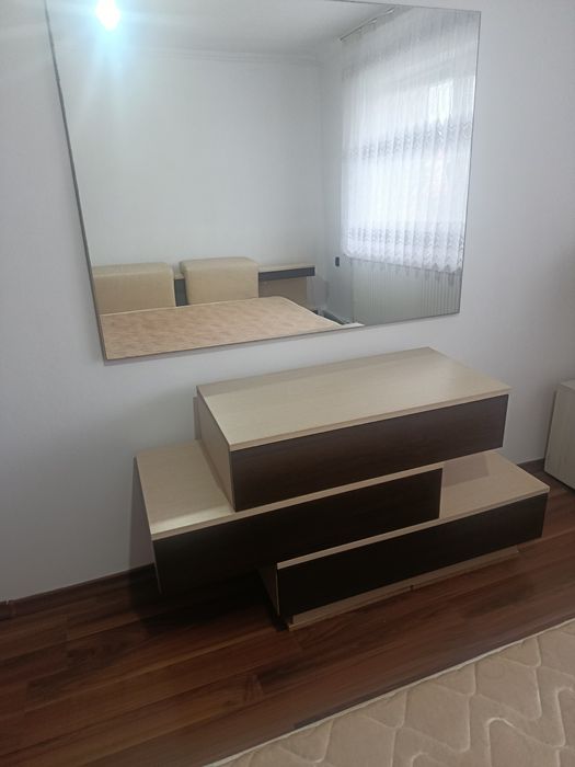 Спалня с Матрак,Скрин и Огледало..