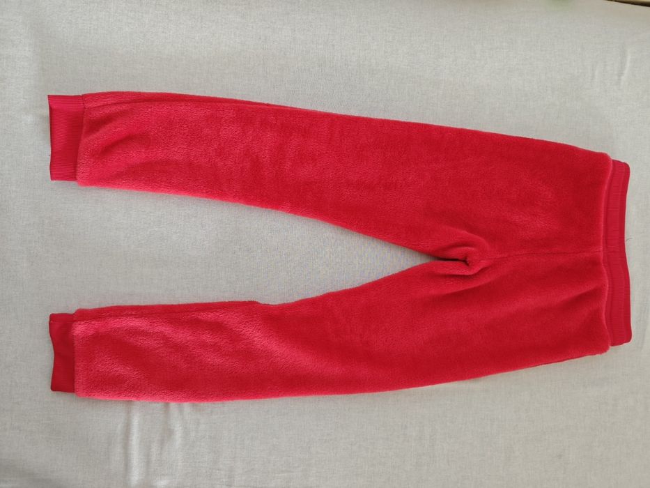 Trening Fetițe Pufos / Fleece – Roșu cu Ren – Mărime 134 cm