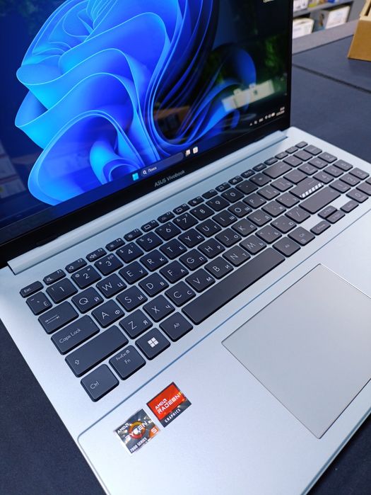 Asus VivoBook 15 OLED