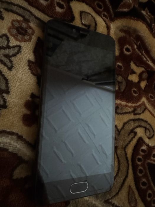 Продам нерабочий телефон