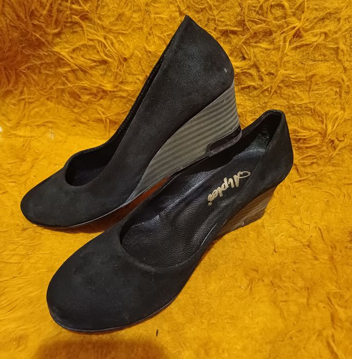 Дамски обувки излишни