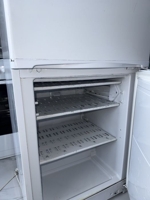 Холодильник indesit