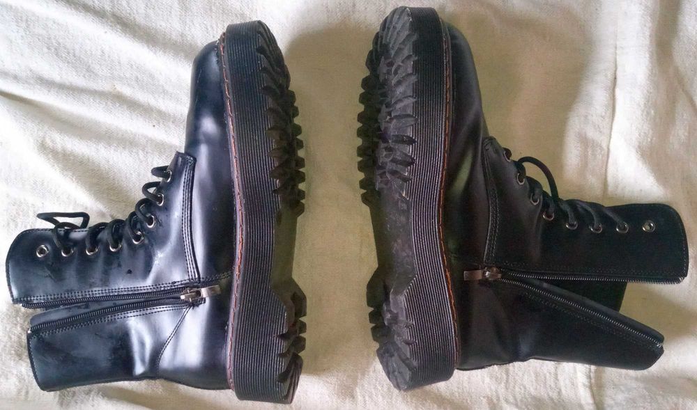 Боти тип dr.Martens. размер 39