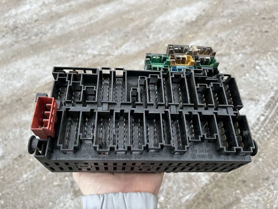 блок предохранителей гольф 3