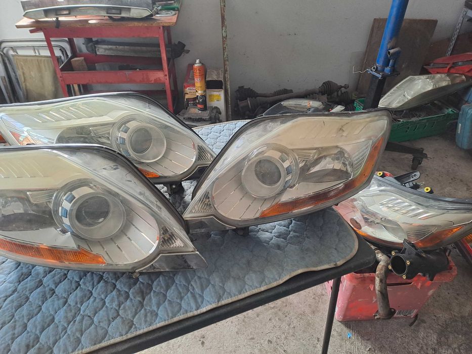 Far stanga dreapta Faruri cu Xenon Ford KUGA