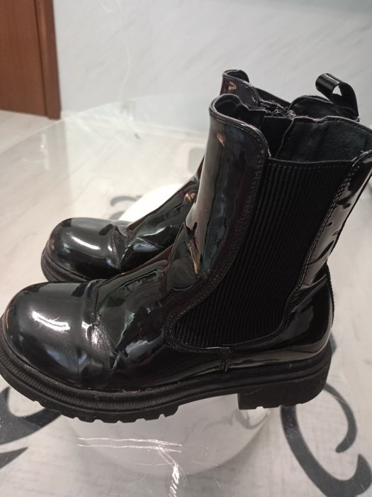 Децки лачени ботуши