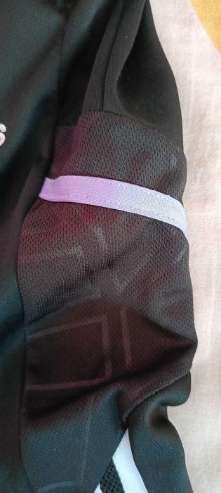 Продавам оригинален анцунг Adiddas Реал Мадрид.