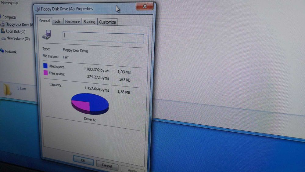 HDD 80GB IDE, placa video AGP, floppy, CD-ROM, Creativ soundblaster