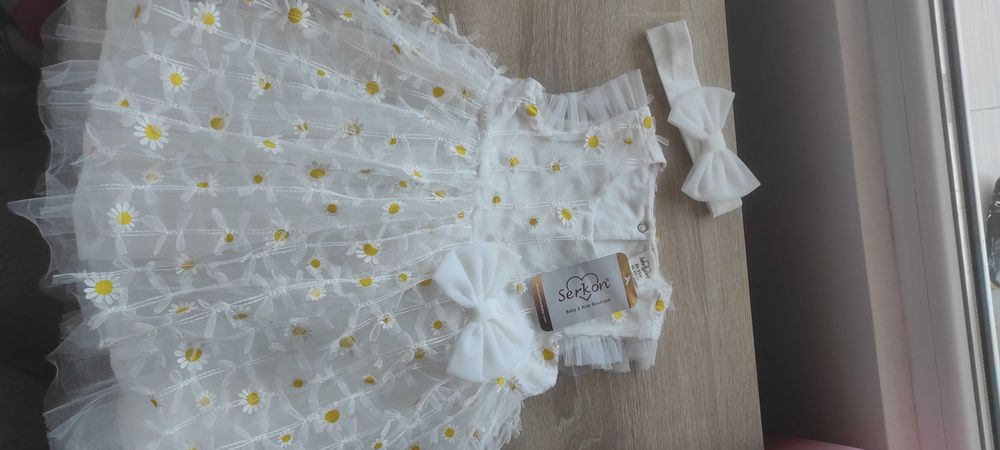 Нова рокличка с етикет, бяла на маргаритки, р. 24-36м