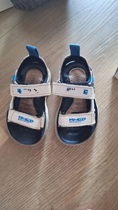 Продам детские сандали