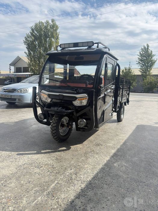 Moto skuterlar bor