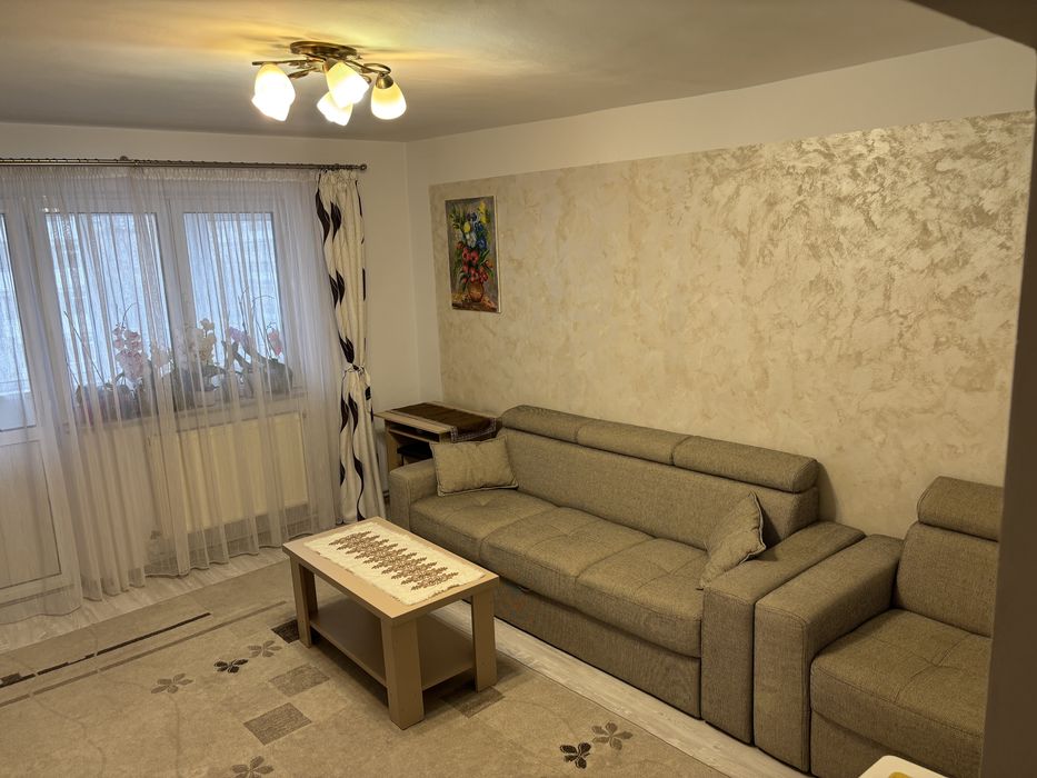 DE INCHIRIAT- APARTAMENT 3 camere DECOMANDAT + loc parcare privat / CENTRU