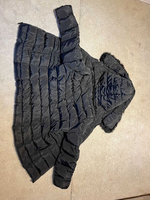 Geaca dama neagra calduroasa cu gluga si paravant detasabile