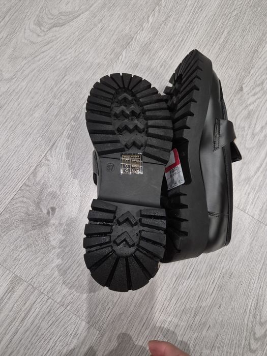 Дамски черни лоуфъри!